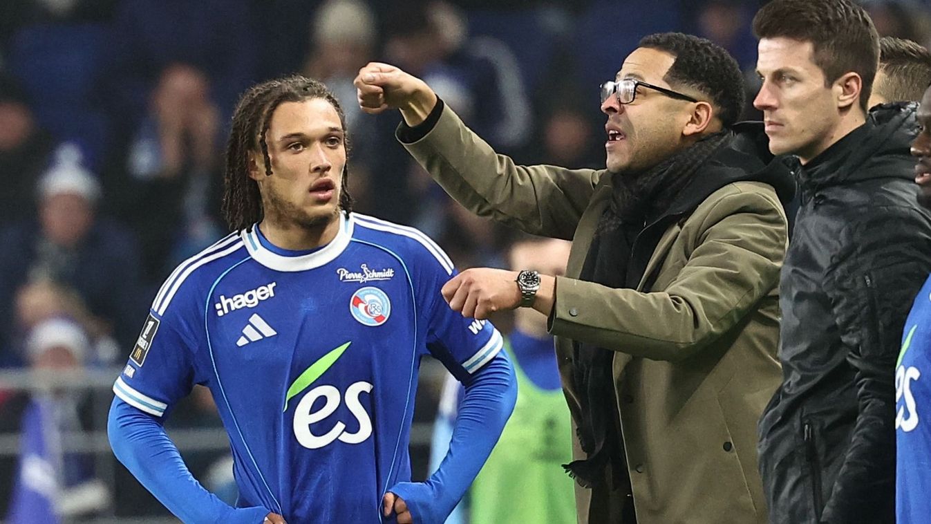 Chelsea
Strasbourg's British head coach Liam Rosenior (C) speaks next to Strasbourg's Belgian midfielder #07 Diego Moreira (L) during the French L1 football match between RC Strasbourg Alsace and FC Lorient at Stade de la Meinau in Strasbourg, eastern Fra
