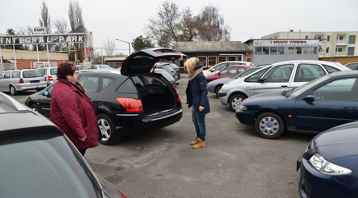 használtautó piac kereskedelem külföldrõl behozott autó Zsombi-Car