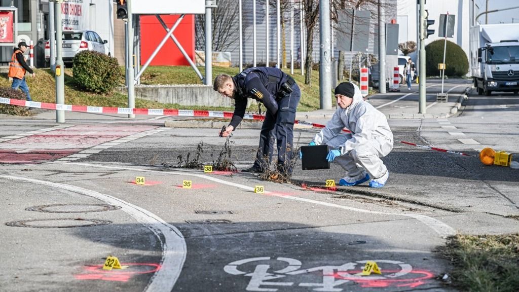 A német rendőrök lőfegyverrel ártalmatlanították a késelő migráns férfit.