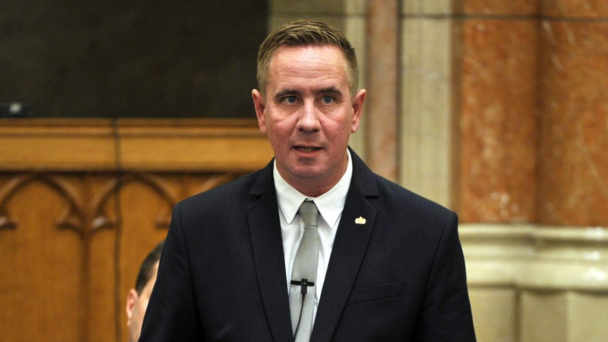 Szokatlan barátság a politikában: a Fideszt egykor egyéniben legyőző jobbikos ma már a miniszter barátja