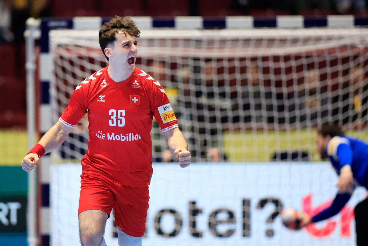 Switzerland's wing #35 Noam Leopold celebrates during the men's EHF Euro 2026 main round handball match Switzerland v Hungary in Malmoe, Sweden, on January 23, 2026. (Photo by Andreas Hillergren/TT / various sources / AFP) / Sweden OUT