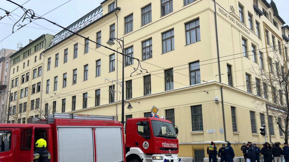 Tűz ütött ki a Fazekas Mihály Gimnáziumban, kigyulladt egy transzformátor