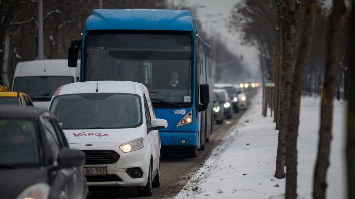 Nem kegyelmez az időjárás: ónos eső nehezíti a közlekedést
