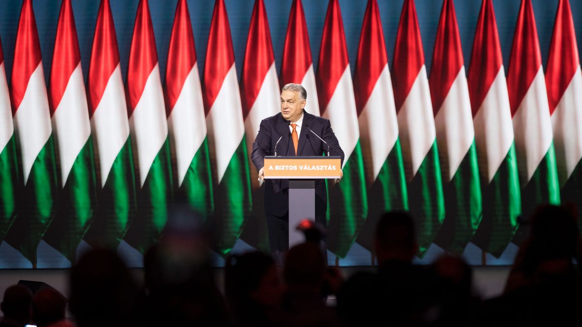 Orbán Viktor már készül a miskolci DPK-gyűlésre