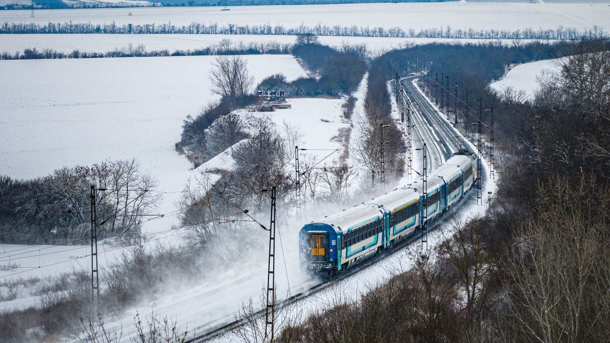 Nehezíti a közlekedést a havazás, de súlyos baleset szerencsére nem történt