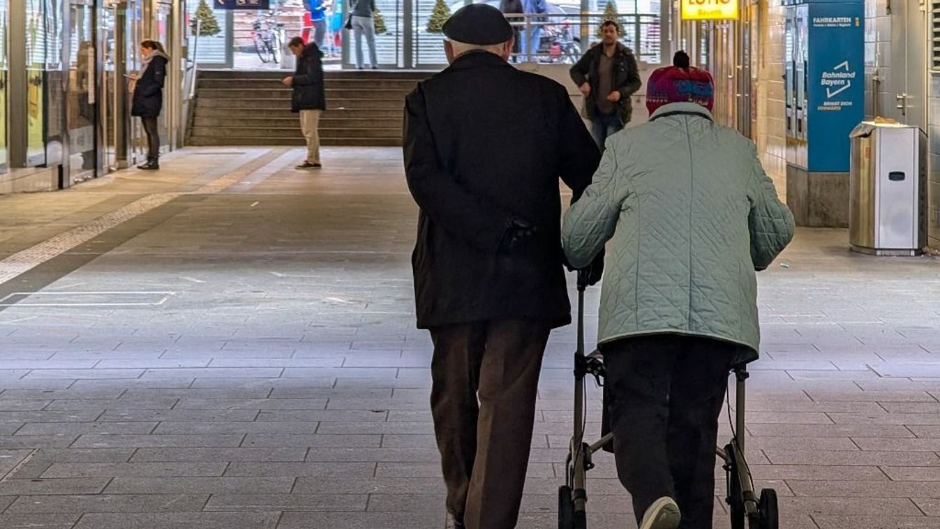 Idős pár Németországban