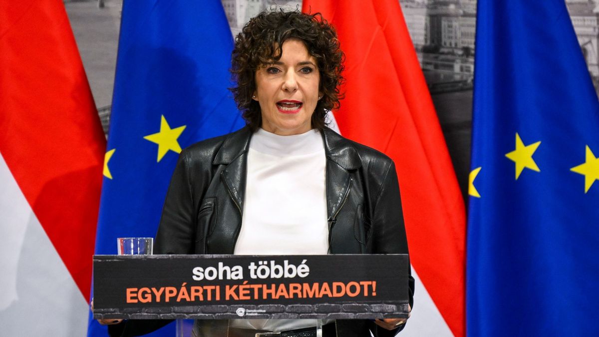 Dobrev Klára undorodik Lázár Jánostól + videó