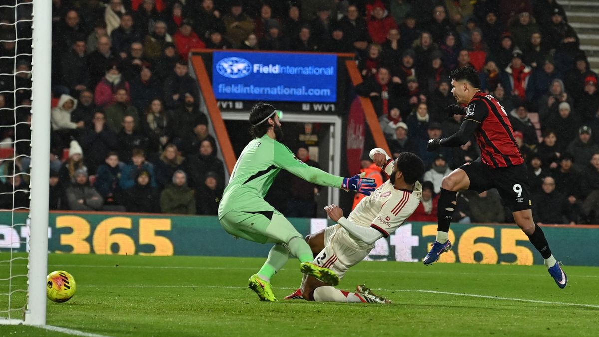 Van Dijk pár perc alatt kétszer is hibázott, a Liverpool nagy bajban a Bournemouth ellen