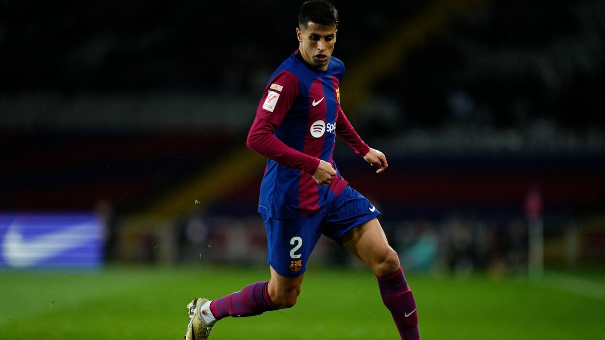 A BL-győztes Joao Cancelo a Hansi Flick vezette Barcelona csapatát választotta