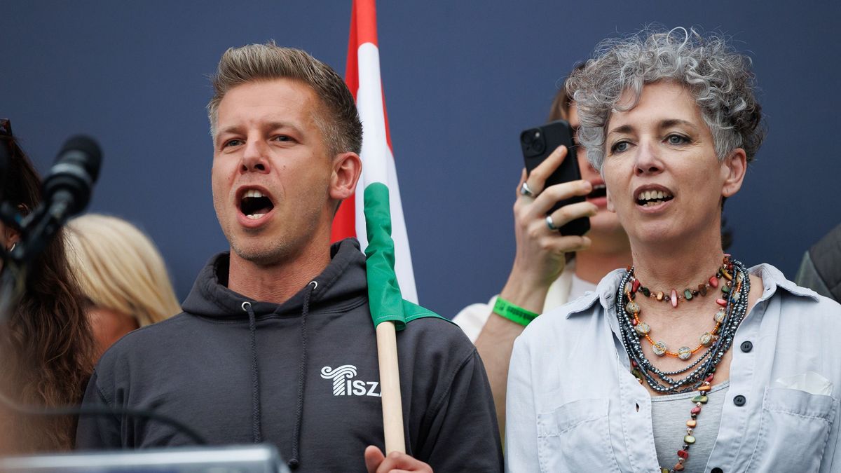 20250413 Budapest
A Tisza Párt „Nemzet Hangja” elnevezésű kezdeményezése kérdéseinek eredményváró rendezvénye.
fotó: Hatlaczki Balázs (HB)
MW
képen: Magyar Péter, a Tisza Párt elnöke, Bódis Kriszta író és a Tisza párt szakértője