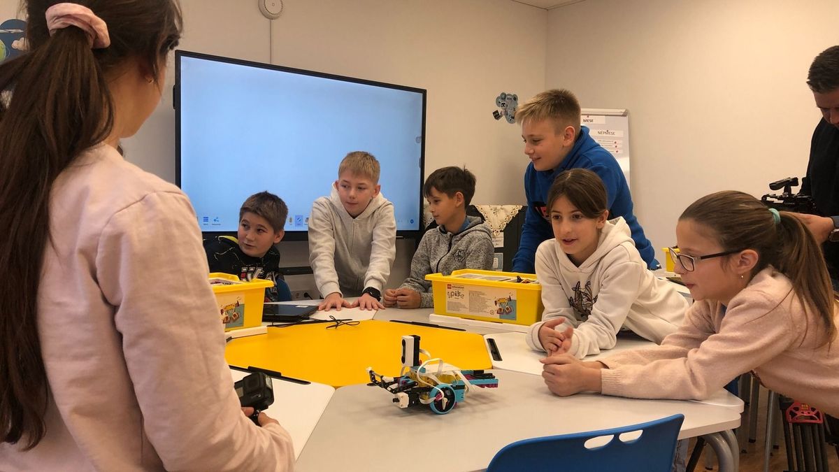 Digitális ugrás az esélyteremtésért: újabb iskolák csatlakoznak a High-Tech Suli programhoz