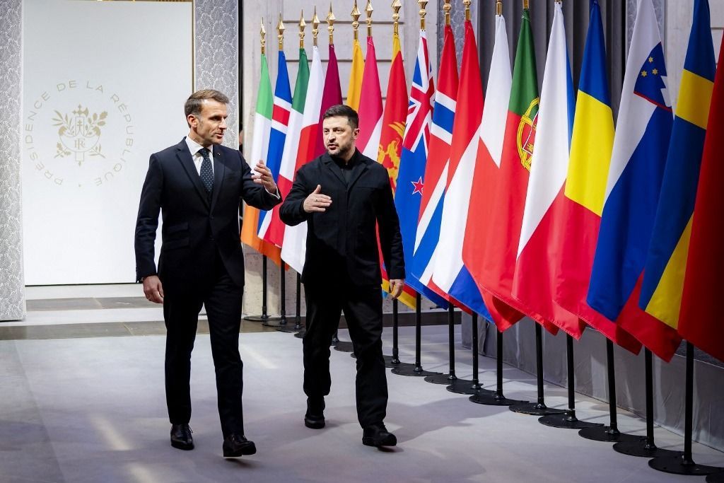 Volodimir Zelenszkijt Emmanuel Macron személyesen fogadta Párizsban