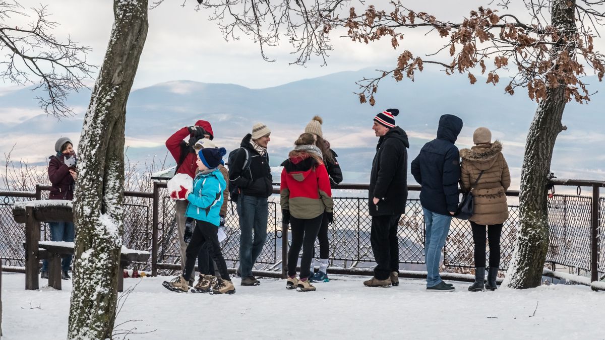 A hétvégén rendőrök segítik a kirándulókat Visegrád és Dobogókő környékén