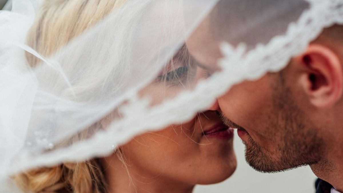 A kutatóközpont szerint a házasság és a családalapítás megerősítése kell, hogy a politika fókuszában legyen.