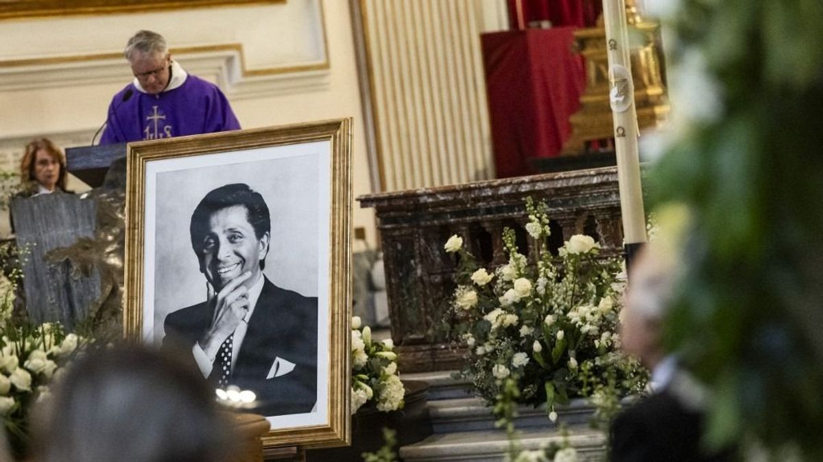 Valentino búcsúztatásán együtt hajtott fejet a divatvilág