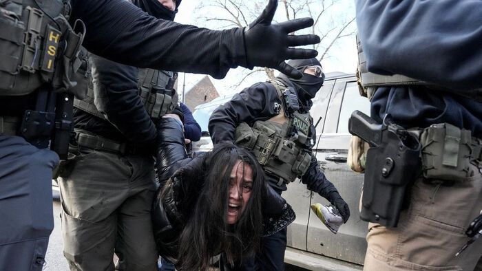 Amerikai Egyesült Államok - Szövetségi ügynökök intézkedés közben Minneapolisban