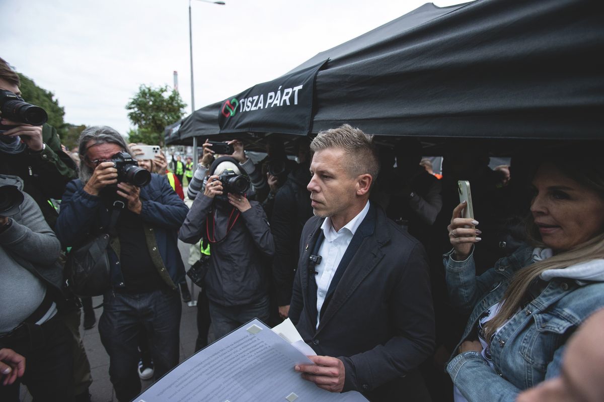 20241004 Budapest
A Tisza Párt tüntetése a közmédia épülete előtt.
fotó: Polyák Attila (PA)
MW
képen: Magyar Péter, a Tisza Párt elnöke
