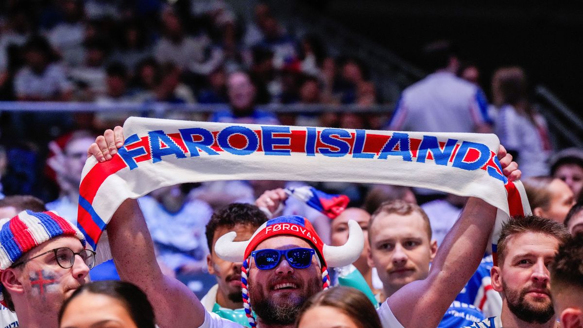 Döbbenet, de bánatukban sírnak Feröer szurkolói