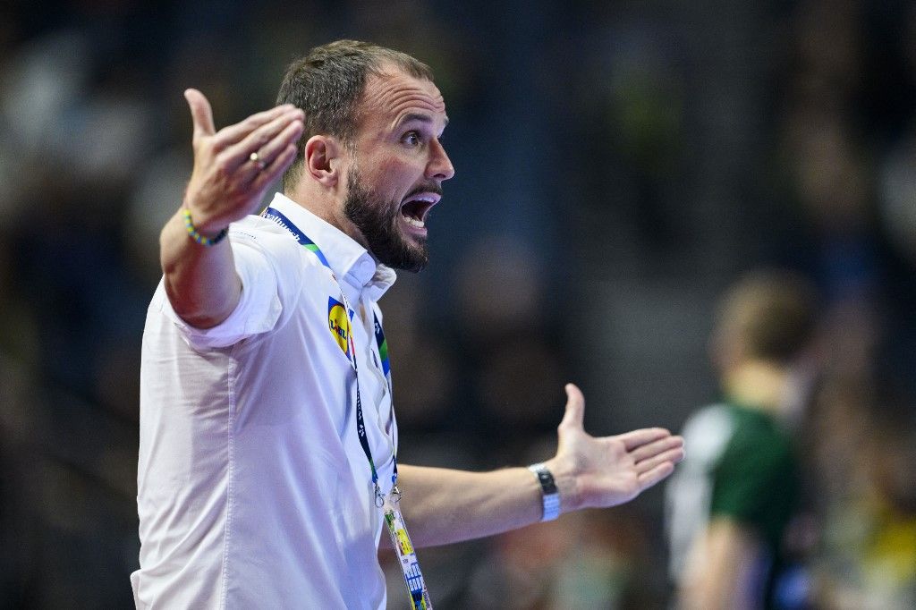 26 January 2024, North Rhine-Westphalia, Cologne: Handball: European Championship, Hungary - Slovenia, final round, placement matches, match for 5th place, Lanxess Arena. Slovenia's coach Uros Zorman gesticulates. Photo: Tom Weller/dpa (Photo by Tom Weller / dpa Picture-Alliance via AFP)