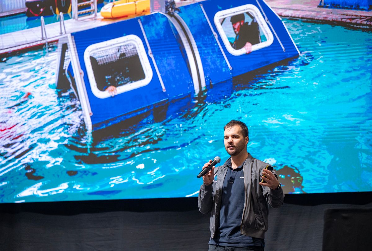 Győr, 2025. december 9.
Kapu Tibor kutatóűrhajós a HUNOR Roadshow győri állomásán tartott élménybeszámolón a Széchenyi István Egyetemen 2025. december 9-én.
MTI/Krizsán Csaba