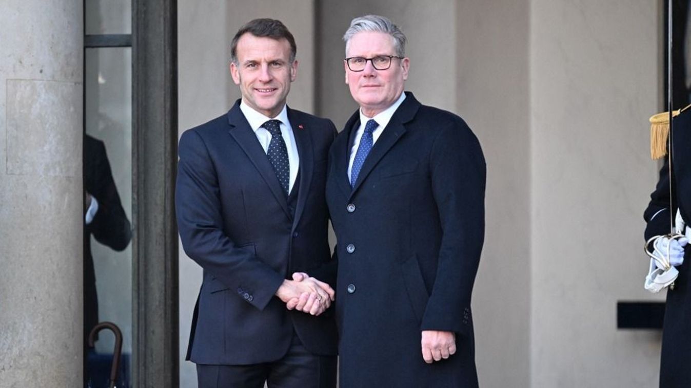 Emmanuel Macron és Keir Starmer