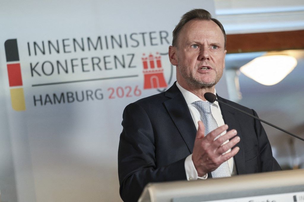 08 January 2026, Hamburg: Andy Grote (SPD), Senator for the Interior and Sport in Hamburg, speaks at the handover of the baton from Bremen's Senator for the Interior Högl during a conference of interior ministers on the Rickmer Rickmers museum ship. Hamburg takes over the chairmanship of the Conference of Interior Ministers. The defense of democracy, the fight against sexual violence against women and security in soccer stadiums are key topics for Hamburg's chairmanship of the Conference of Interior Ministers (IMK). Photo: Christian Charisius/dpa (Photo by CHRISTIAN CHARISIUS / dpa Picture-Alliance via AFP)