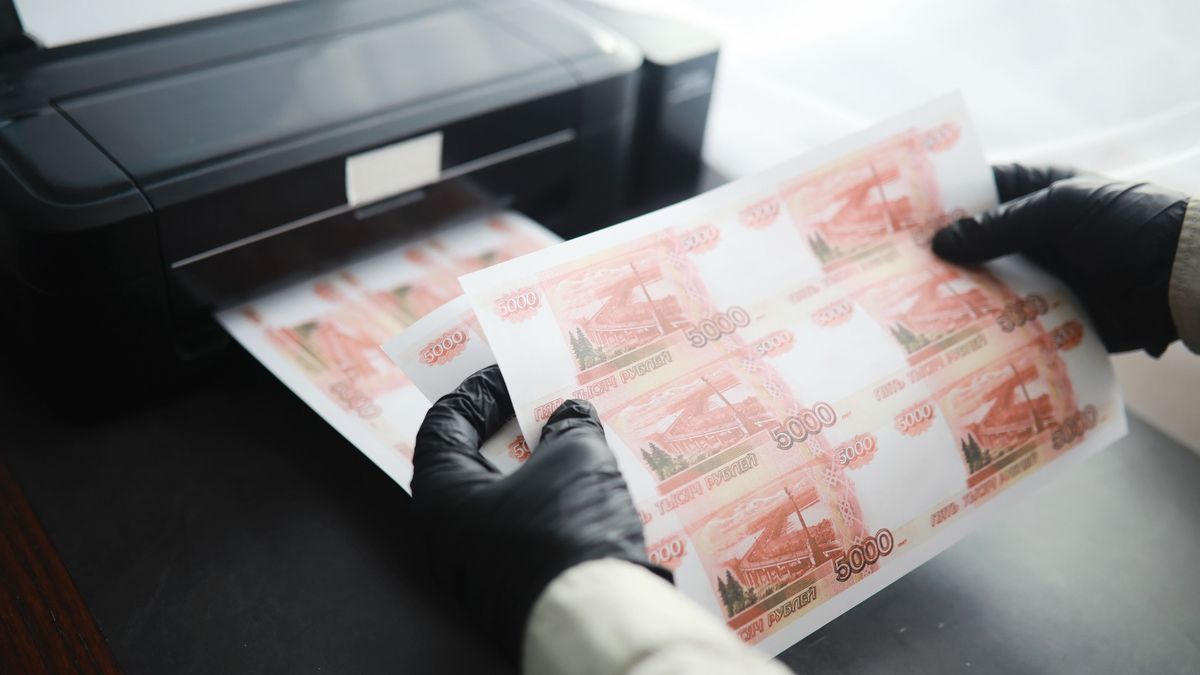 Börtönbe vonulás helyett inkább hamis tízezreseket gyártott a kaposvári férfi