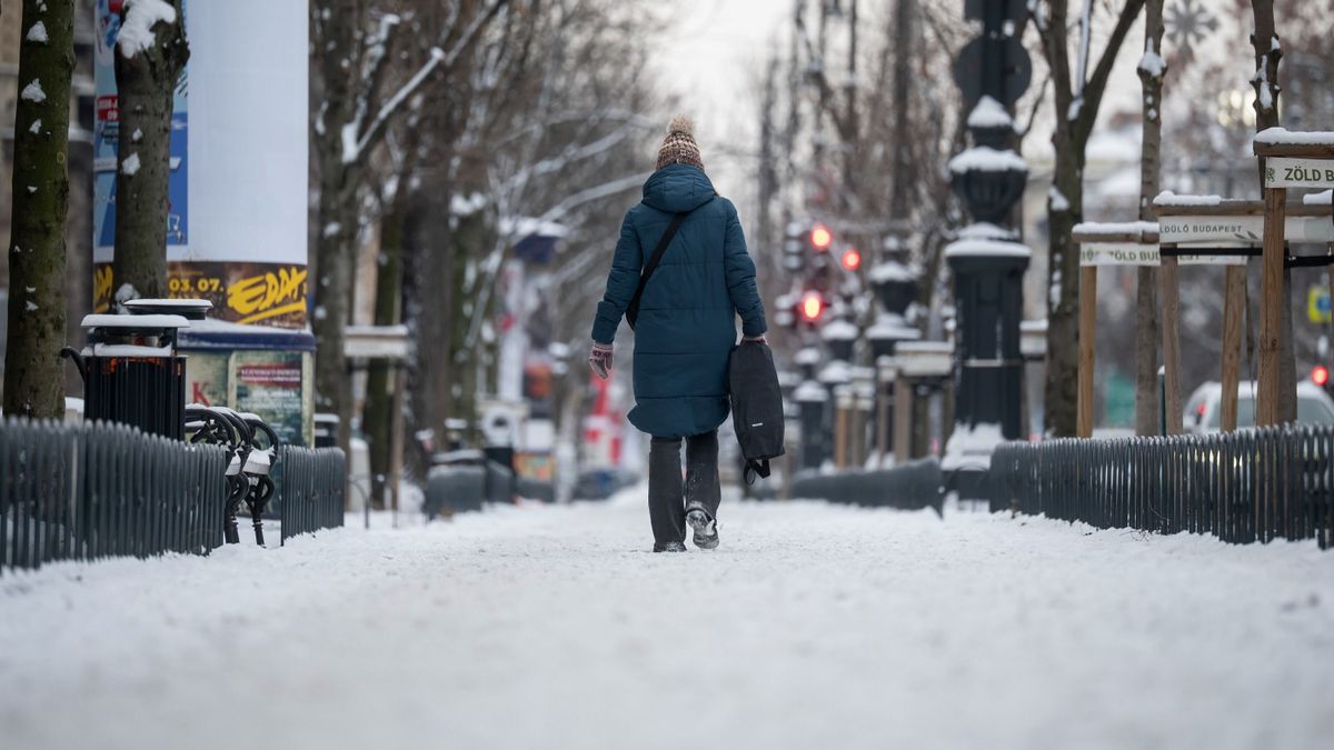 Senkinek sem kell az utcán töltenie az éjszakát + videó