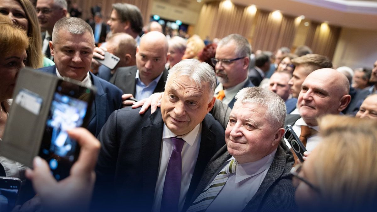 Orbán Viktor már készül a kaposvári háborúellenes gyűlésre + videó