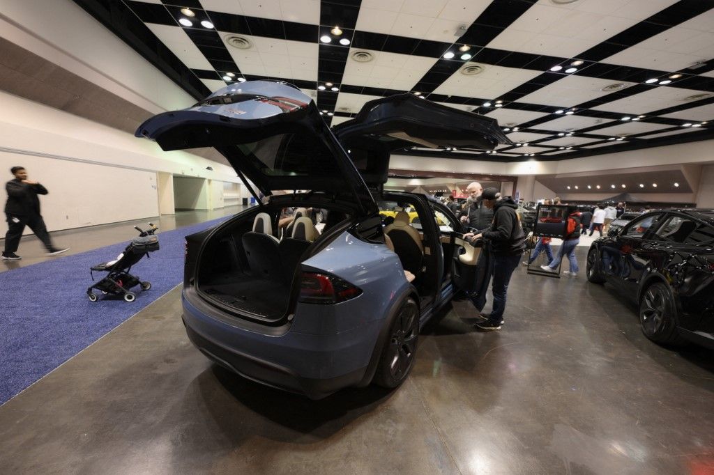 Ukrajnában felpörgött az elektromos autó piac, a Tesla az ukránok nagy kedvence