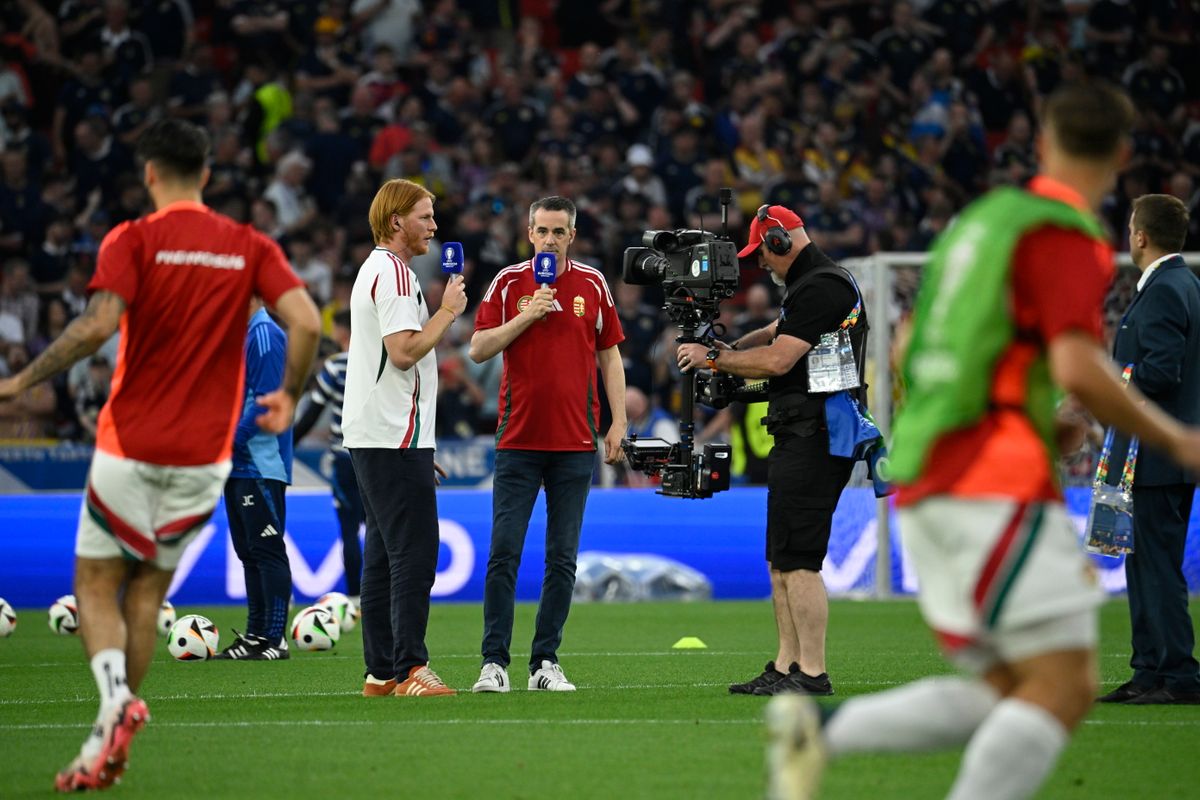 Bogdán Ádám (fehér mezben), az M4 Sport szakértőjeként vett részt a 2024-es Európa-bajnokságon