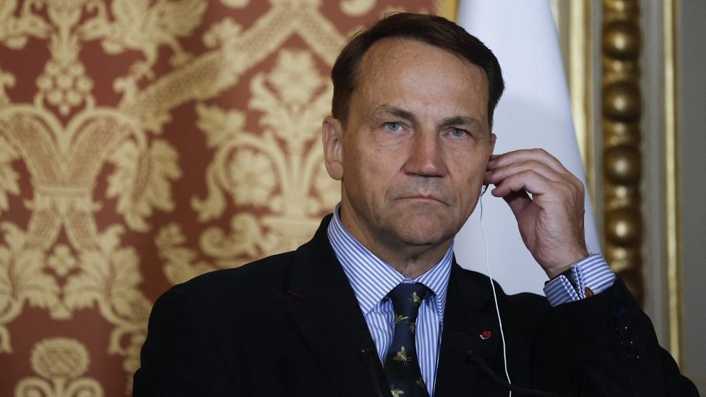 Szijjártó Péter kitért Radoslaw Sikorski reggeli interjújára is