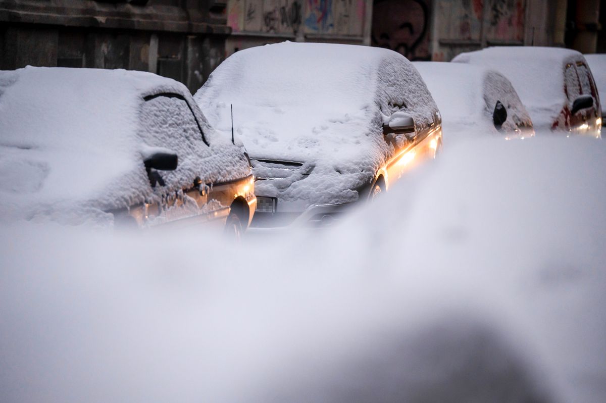 Budapest, 2026. január 6.
Behavazott autók Budapesten 2026. január 6-án.
MTI/Balogh Zoltán