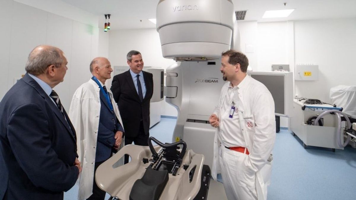 A kormány világszínvonalú onkológiai centrumot nyit, a Tisza kórházakat zárna be