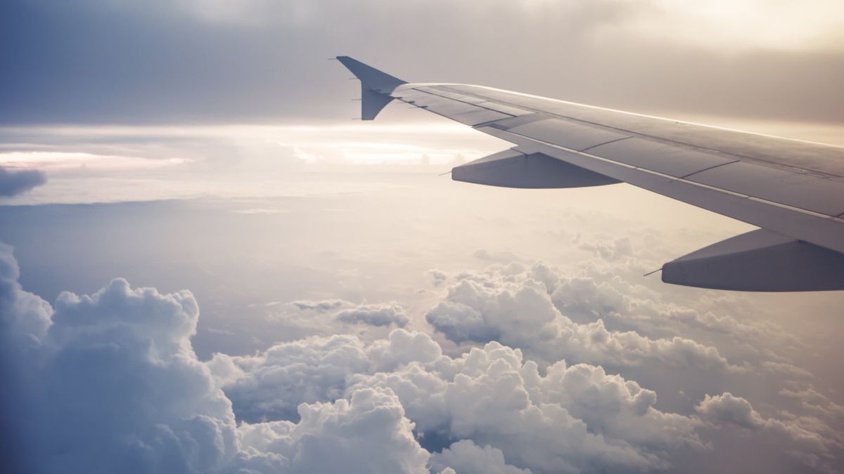 Alkalmazkodás és tudatos döntések – így írhatja át a dráguló kerozin a magyarok nyaralását