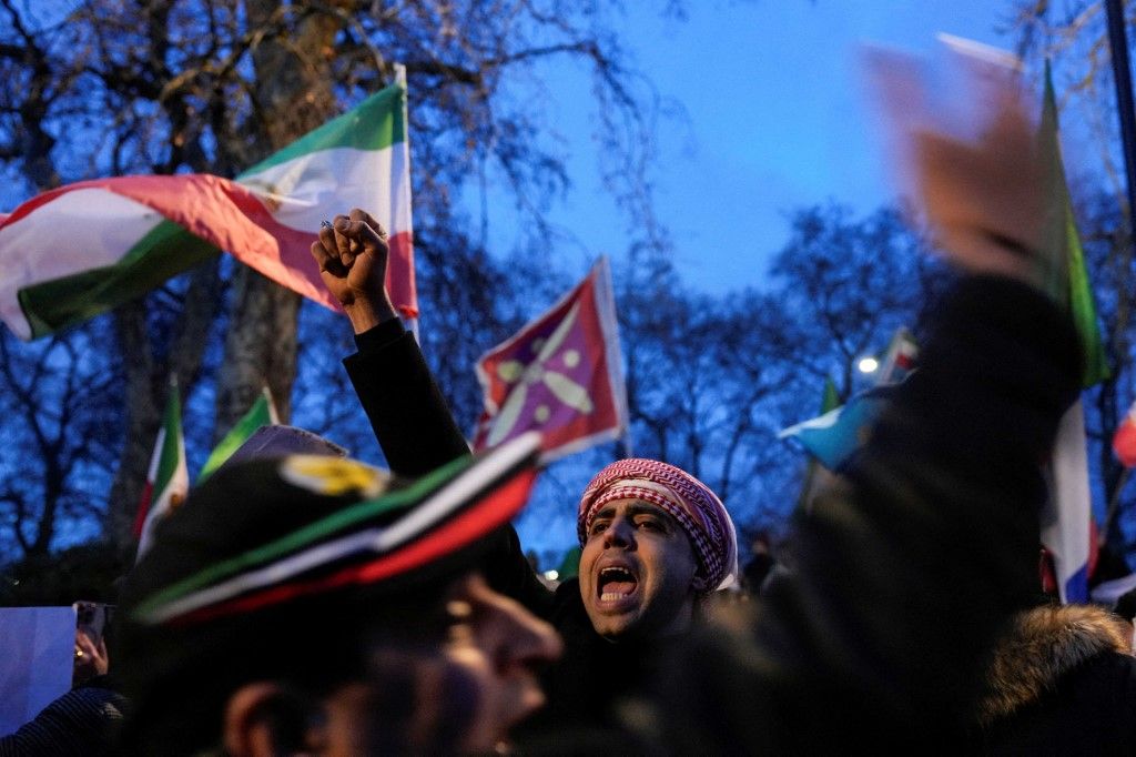 Az iráni tüntetések halálos áldozatainak száma meghaladta a százat és ezrek kerültek börtönbe