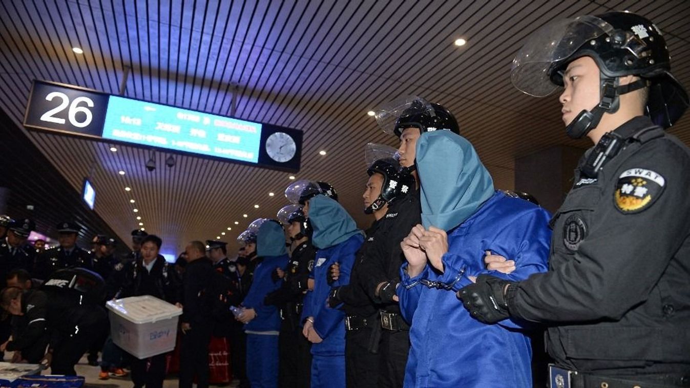 Illusztráció: Csalók rendőri fogságban