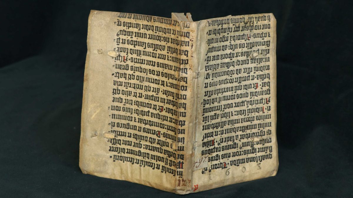 Magyarországon találtak rá Gutenberg 36 soros Bibliájának töredékére