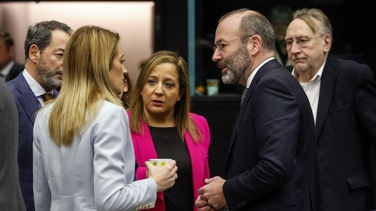 Weber körül fogy a levegő, szövetségesei is támadják