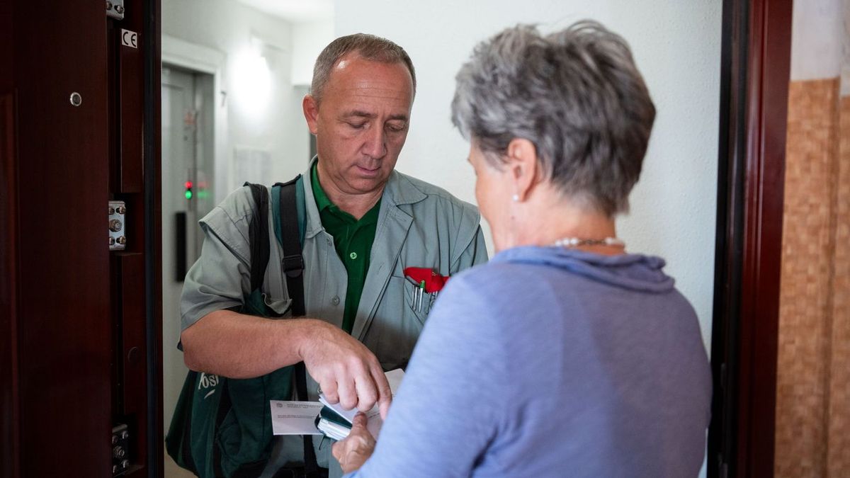 Februárban százmilliárdok képben érkezik nyugdíj és a fegyverpénz. / Fotó: MTI/Bodnár Boglárka