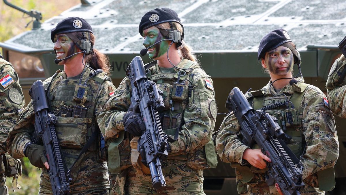 Fiatal horvát katonák