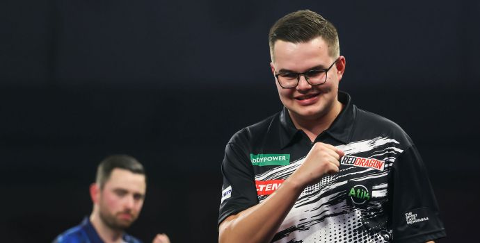 Gian van Veen Luke Humphries legyőzésével már a darts-vb elődöntőjébe jutott, egy lépésre a Luke Littler elleni álomdöntője