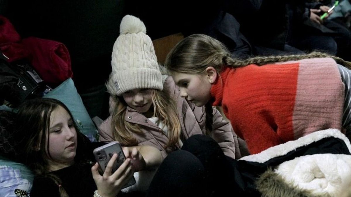 Kijevből menekülnek az ukránok, millióknál nincs fűtés + videó