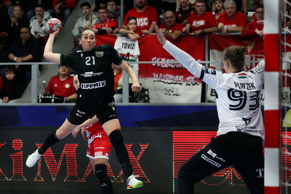 Böde-Bíró Blanka győztes visszatérése: Márton Gréta (labdával) és a Ferencváros még az első játékrészben fordítani tudott a DVSC vendégeként