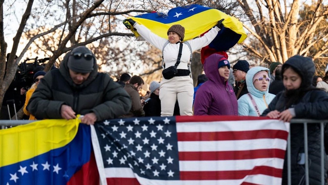 Az új amerikai-venezuelai kapcsolatokat ünneplő tömeg