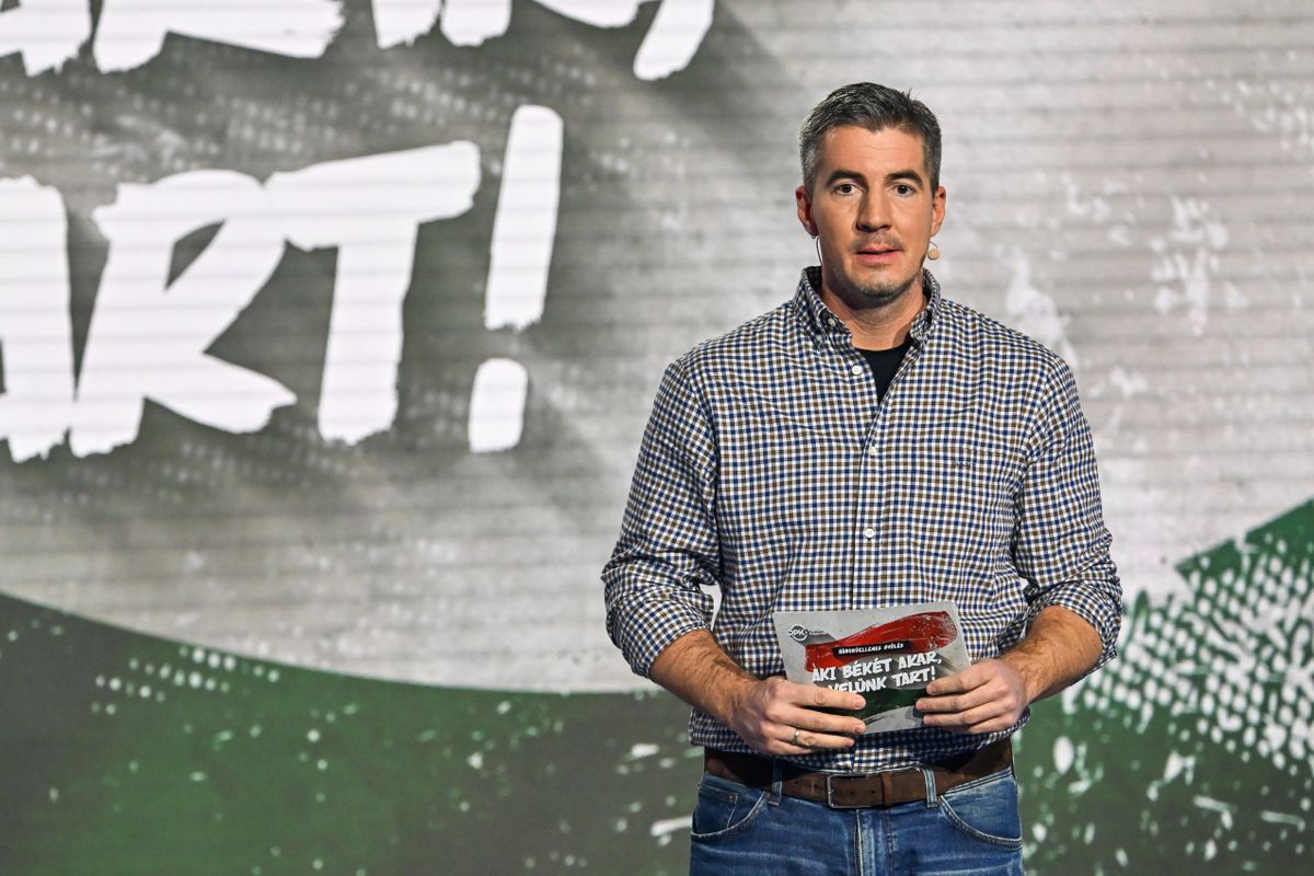 Mohács, 2025. december 13.
Kocsis Máté, a Fidesz frakcióvezetője beszédet mond a digitális polgári körök által szervezett háborúellenes gyűlésen a mohácsi Városi Sportcsarnokban 2025. december 13-án.
MTI/Illyés Tibor