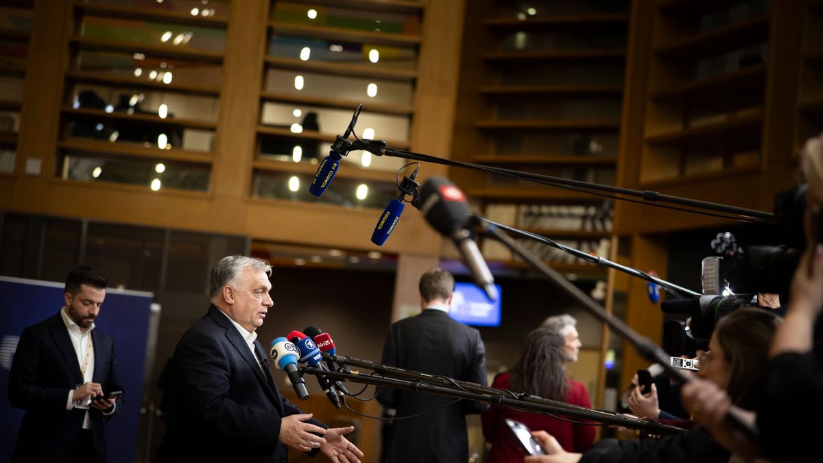 Orbán Viktor: Miközben Zelenszkij fordítva ül a lovon, a brüsszeliek fizetnének, mint a katonatiszt