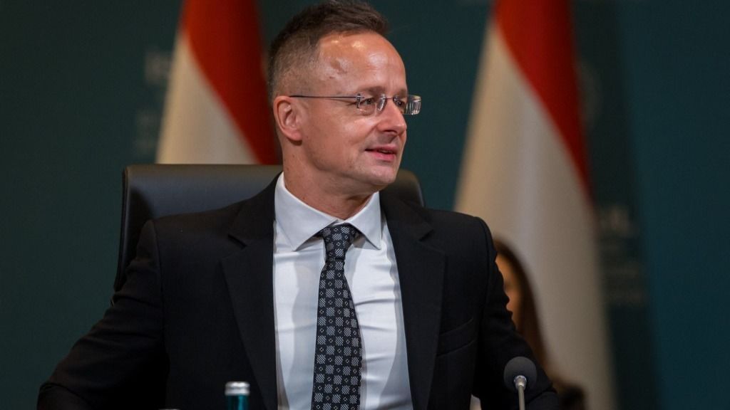 Szijjártó Péter szerint Brüsszel a háborúba tolja az egész Európát.