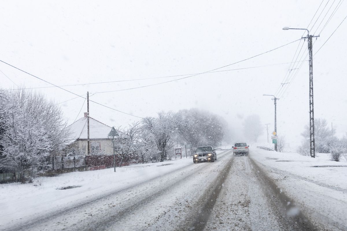 Emőd, 2025. február 2.
A havas 3-as főút Vatta és Emőd között 2025. február 2-án. Északkeleten lehet havazásra, havas esőre számítani.
MTI/Kocsis Zoltán