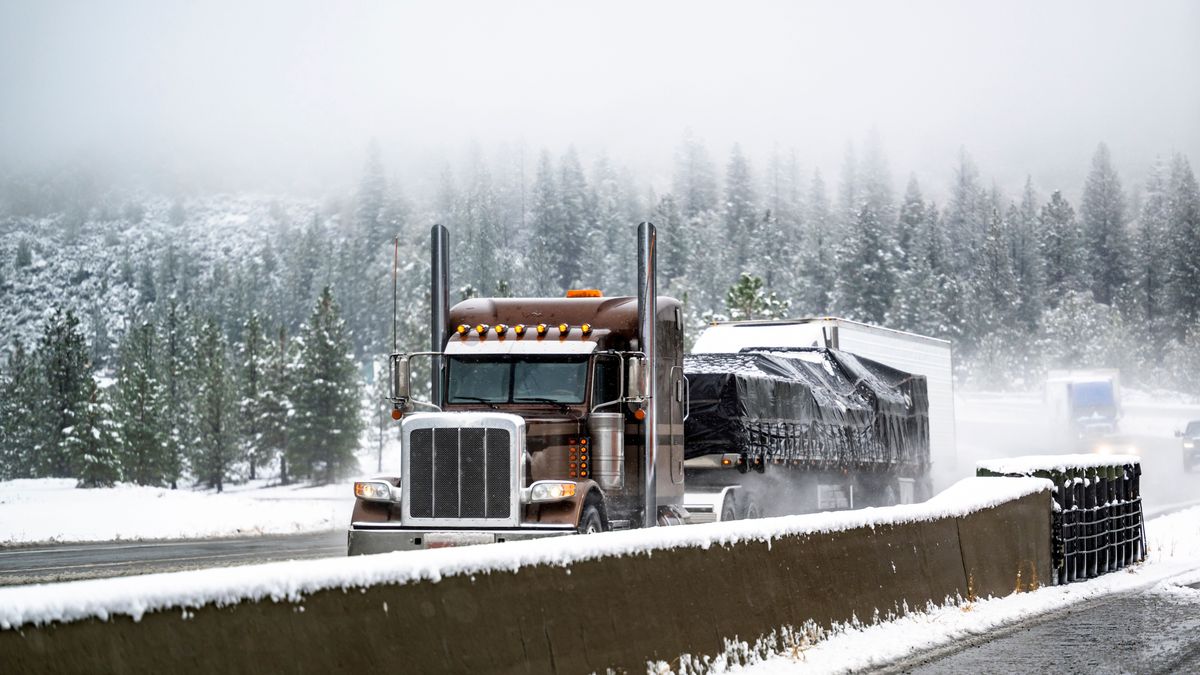 Ónos eső miatt teherautóstop lép életbe több autópályán